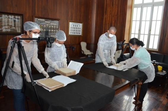 Students digitising documents inside the courtroom in São João do Cariri